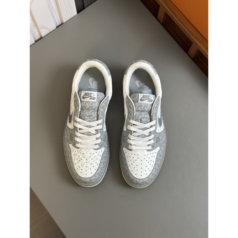 l**is V*t*n sneakers